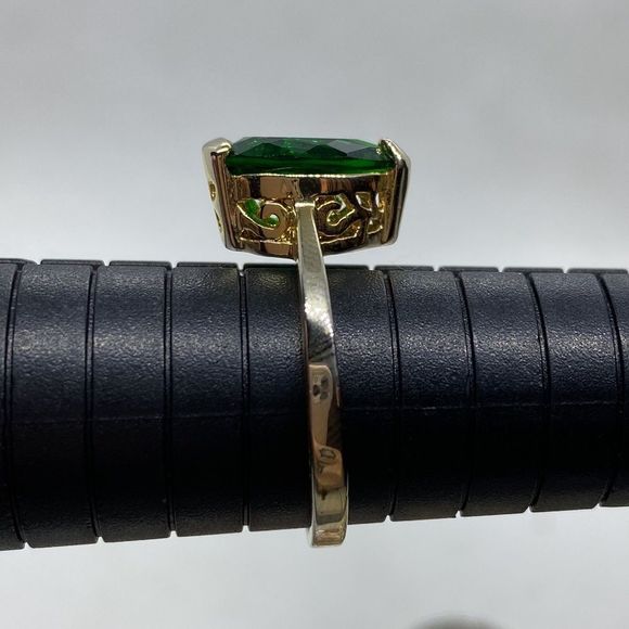 💛 Gold Plated Green Tear Drop CZ Ring - Picture 5 of 5